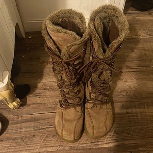 Sleigh boots 3” rubber heel size 7.5 fur/suede inside